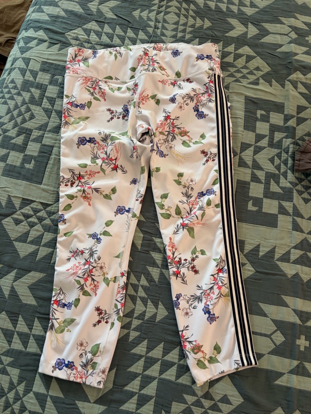 Athleta White Floral Performance Leggings with Navy and Red Accents